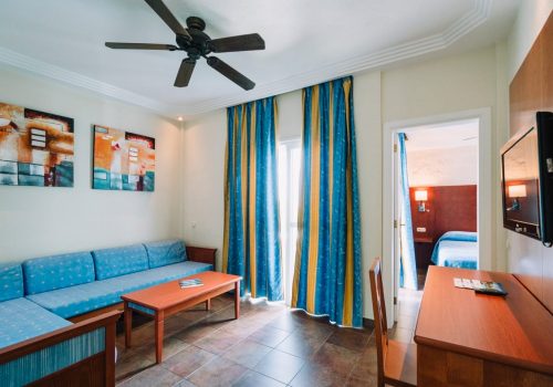 FAMILY ROOM 4